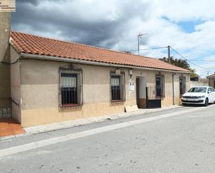 Vista exterior de Casa o xalet en venda en Pinarejos amb Calefacció, Jardí privat i Traster