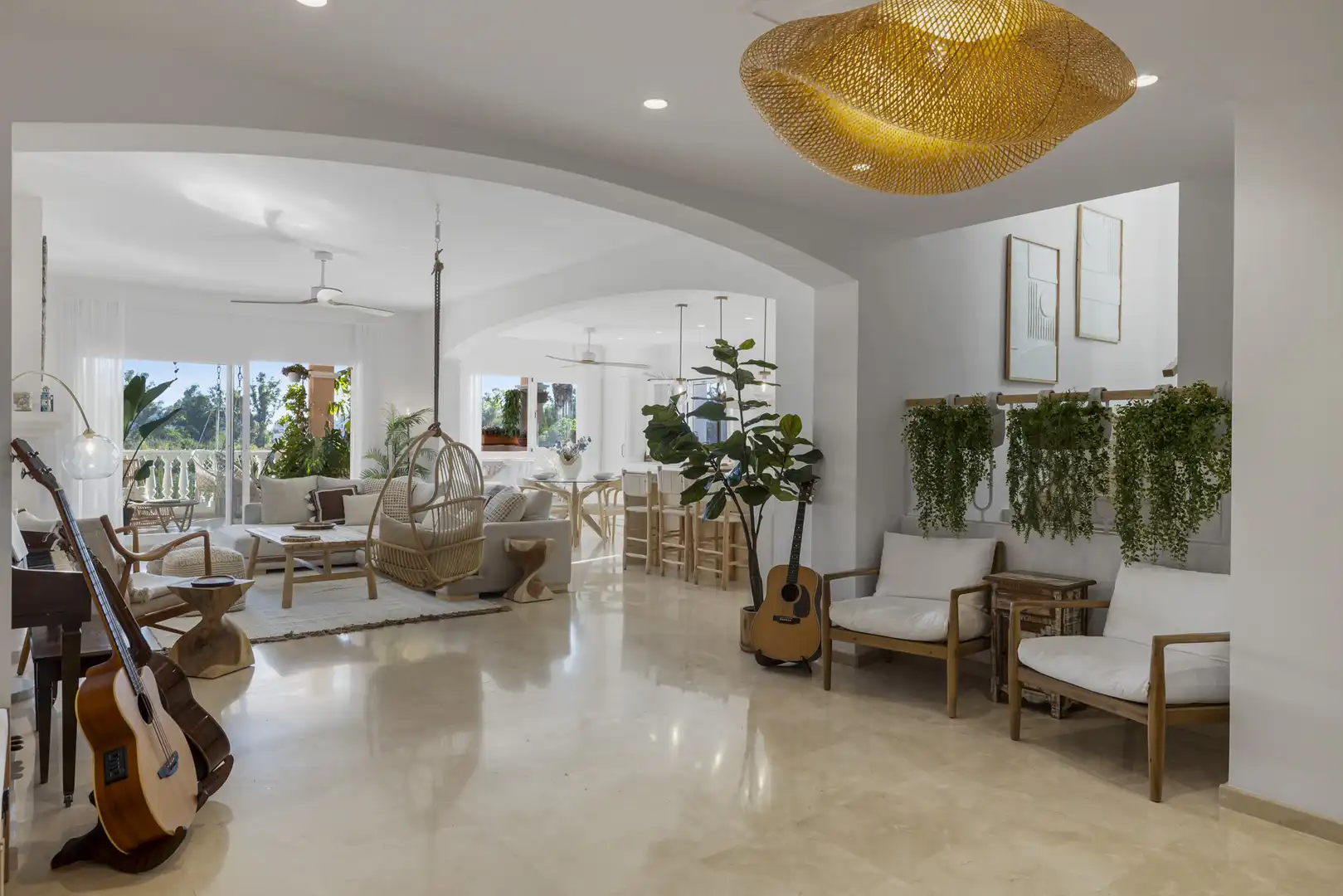 Sala d'estar de Àtic en venda en Estepona amb Aire condicionat, Terrassa i Piscina