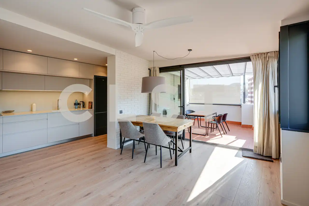 Menjador de Apartament de lloguer en Barcelona amb Aire condicionat, Calefacció i Parquet
