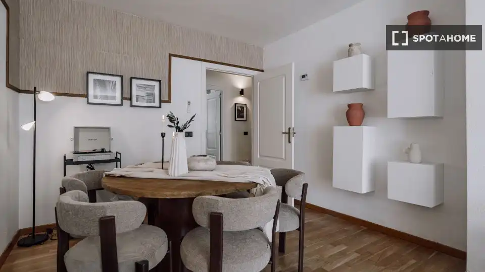 Dining room of Flat for rent in Madrid  with Air Conditioner, Heating and Furnished