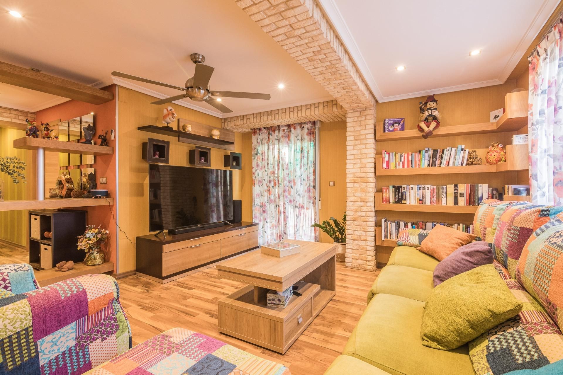 Living room of Flat for sale in Elche / Elx  with Air Conditioner, Parquet flooring and Balcony