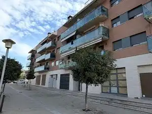 Vista exterior de Local de alquiler en Torredembarra con Amueblado