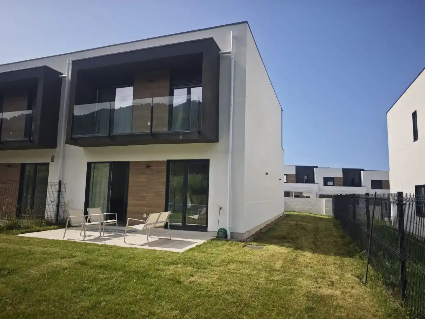 Vista exterior de Casa o chalet de alquiler en Medio Cudeyo con Jardín privado, Parquet y Amueblado
