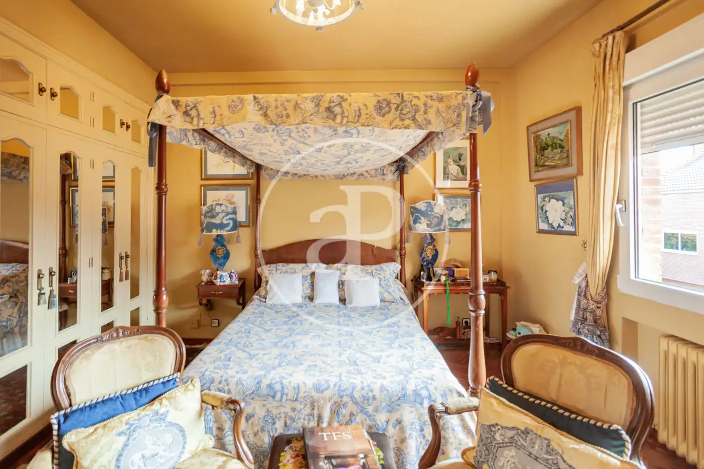 Dormitori de Casa adosada en venda en Madrid amb Aire condicionat, Calefacció i Jardí privat