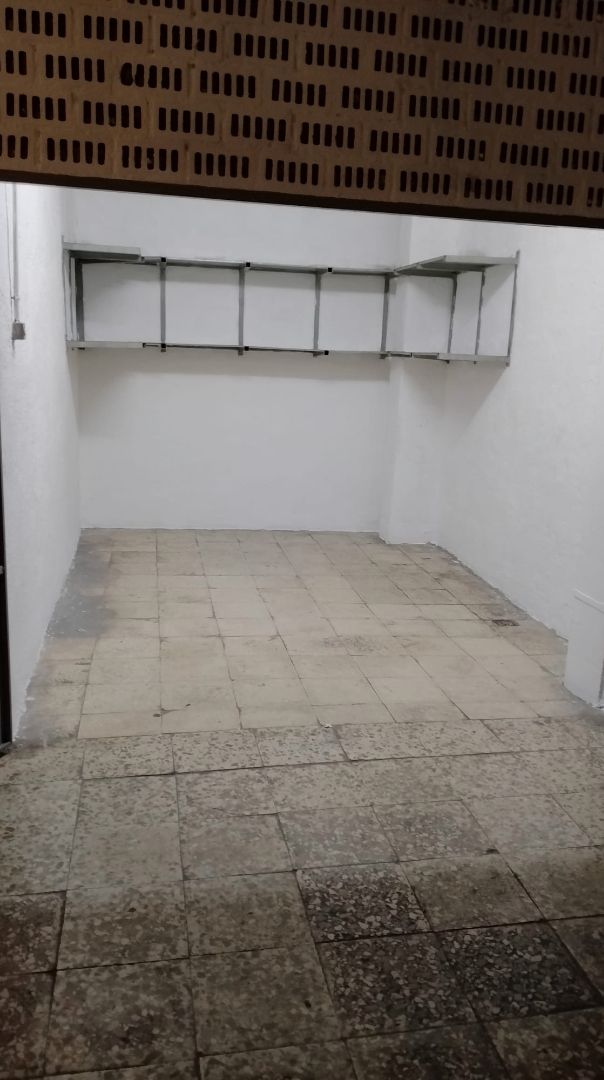 Box room for sale in  Granada Capital