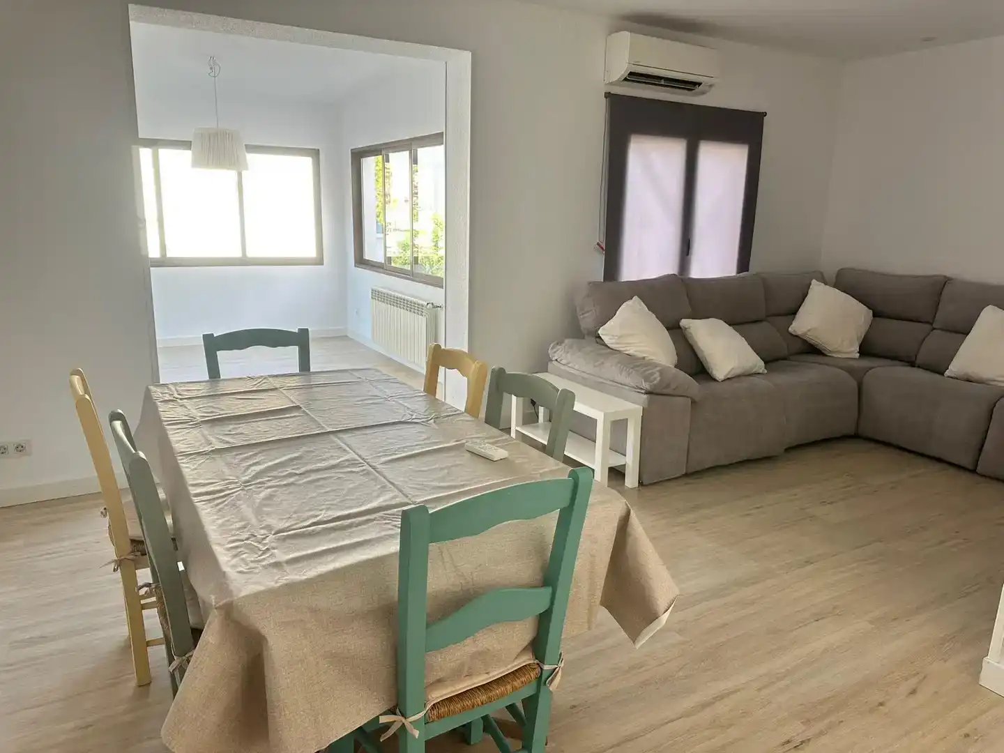 Menjador de Pis de lloguer en Altea amb Aire condicionat, Parquet i Moblat