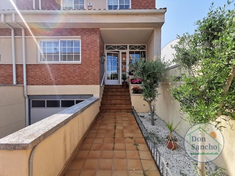 Casa adosada en venta en Villanubla con Calefacción, Terraza y Amueblado