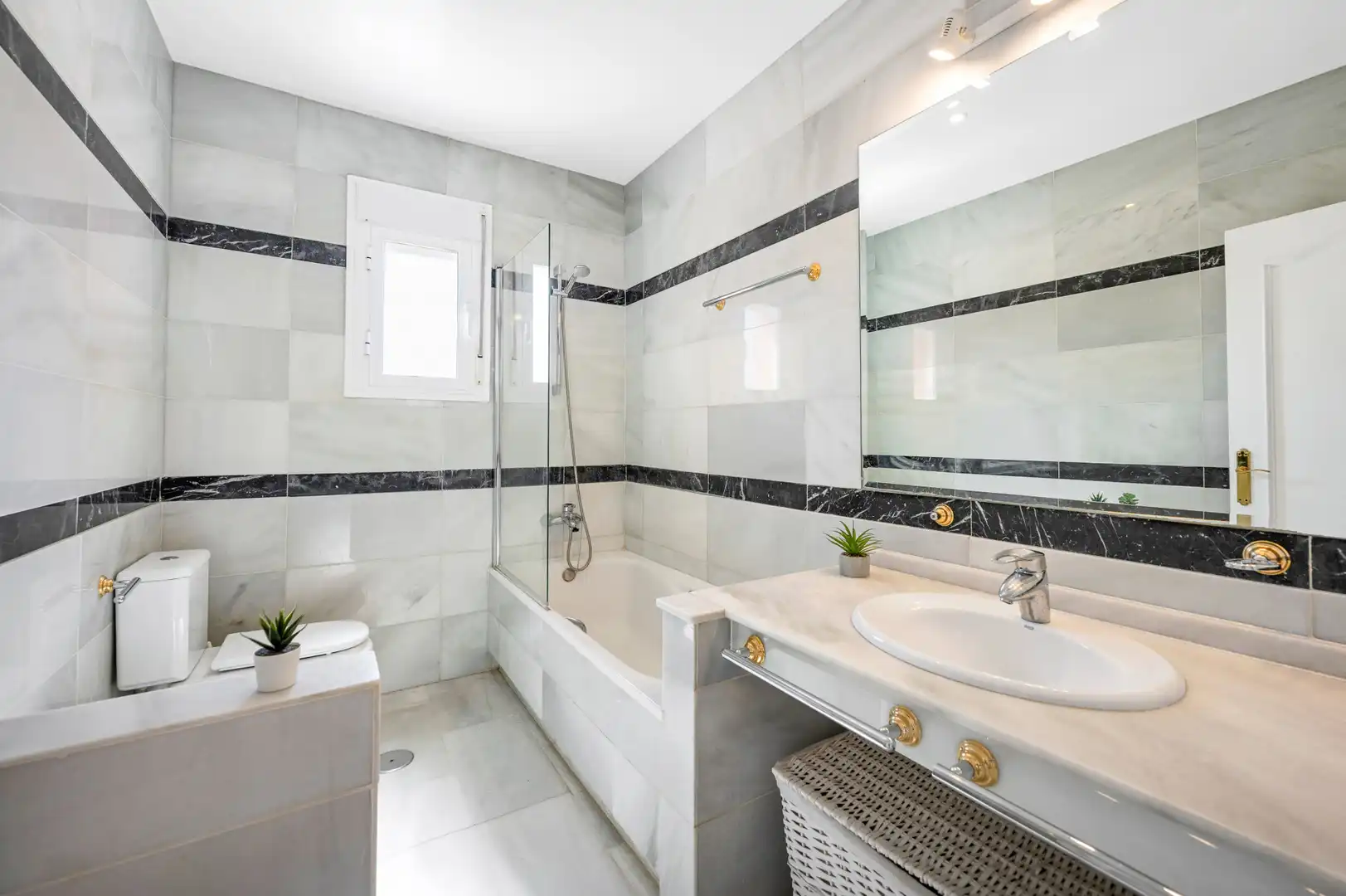 Baño de Casa o chalet en venta en Sotogrande con Aire acondicionado, Jardín privado y Terraza