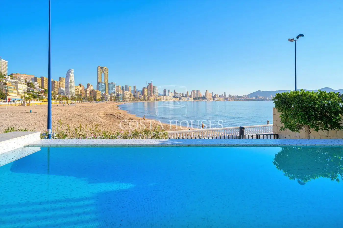 Vista exterior de Planta baja en venta en Benidorm con Aire acondicionado, Jardín privado y Terraza