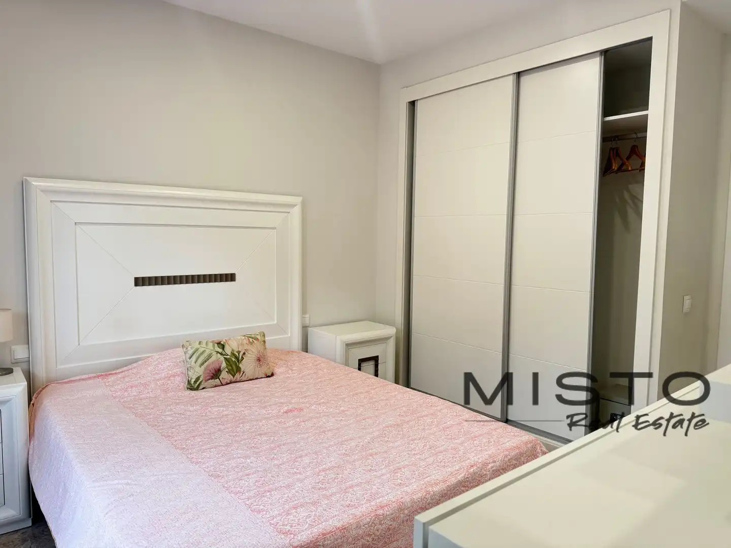 Habitación de Piso en venta en Marbella con Aire acondicionado, Terraza y Piscina