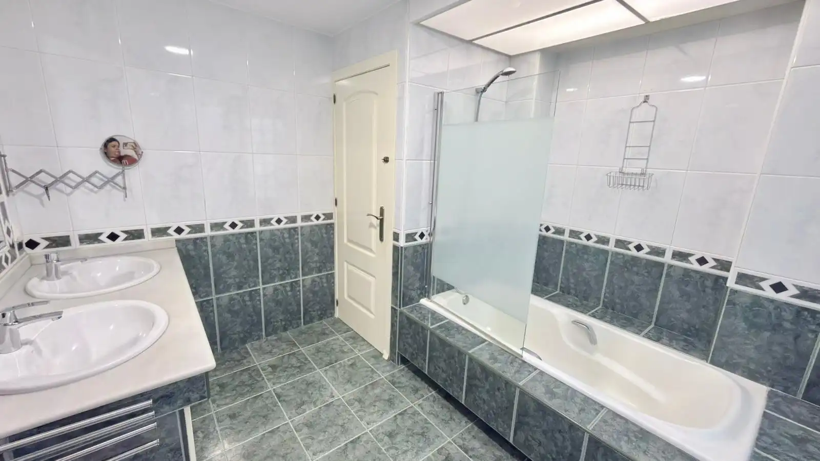 Bany de Apartament en venda en Murcia amb Aire condicionat, Terrassa i Moblat