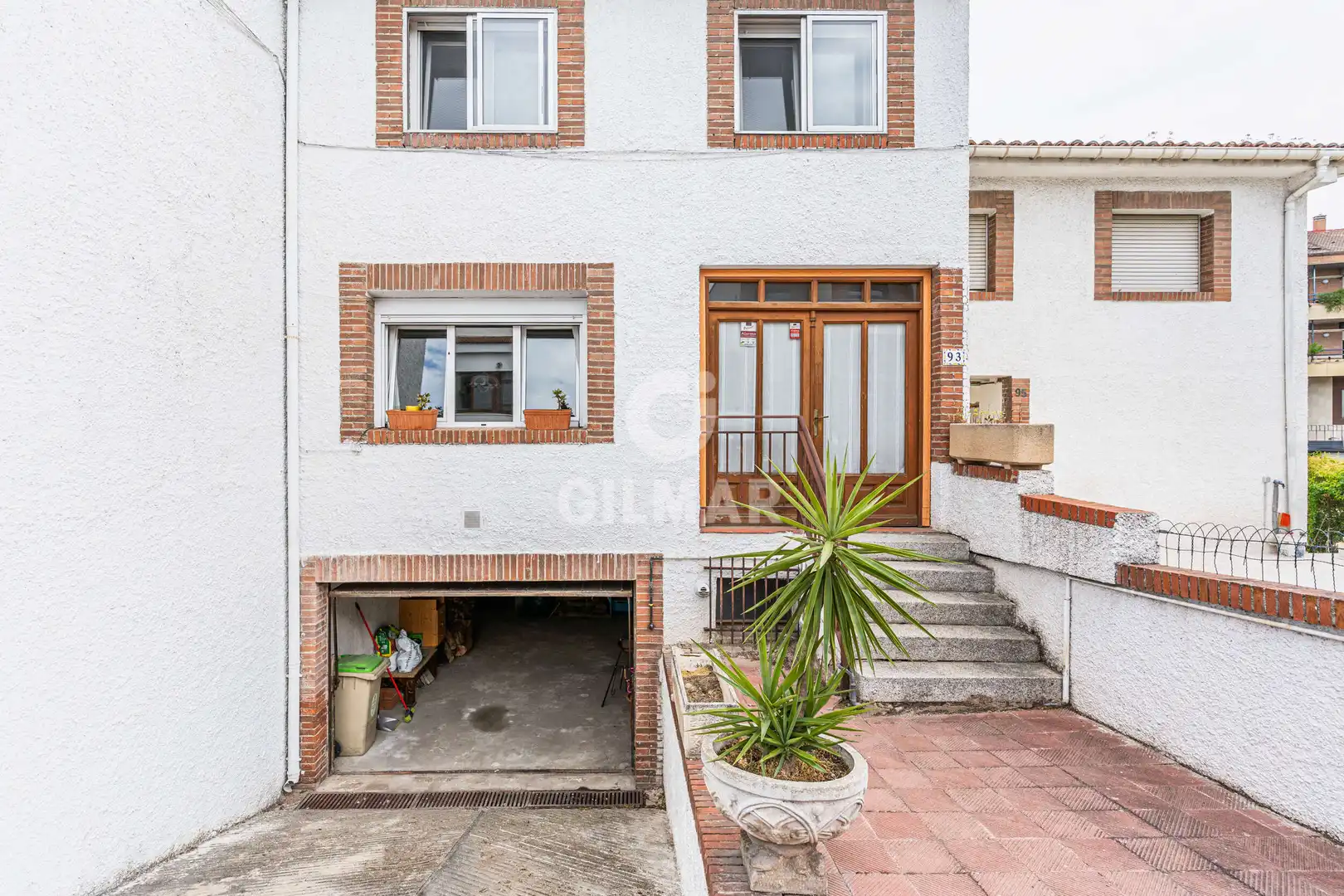 Vista exterior de Casa adosada en venta en Pozuelo de Alarcón con Calefacción, Jardín privado y Piscina