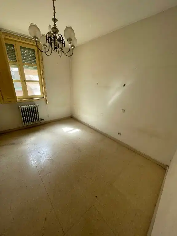 Habitación de Apartamento en venta en  Logroño con Calefacción y Trastero