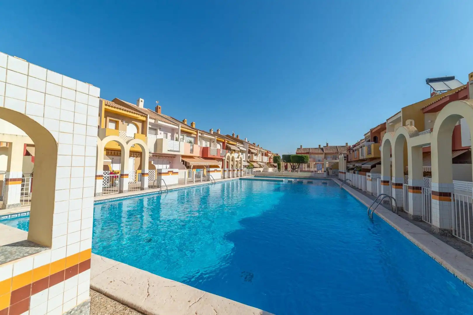 Piscina de Casa adosada en venda en San Javier amb Aire condicionat, Jardí privat i Terrassa