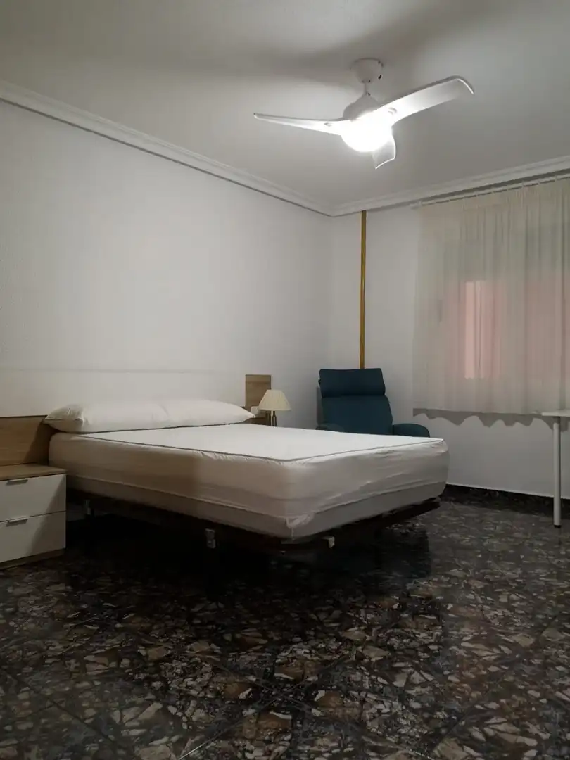 Schlafzimmer von Wohnung zur Miete in Murcia mit Heizung, Abstellraum und Möbliert