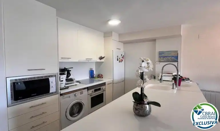 Cuina de Apartament en venda en Empuriabrava amb Aire condicionat, Calefacció i Moblat
