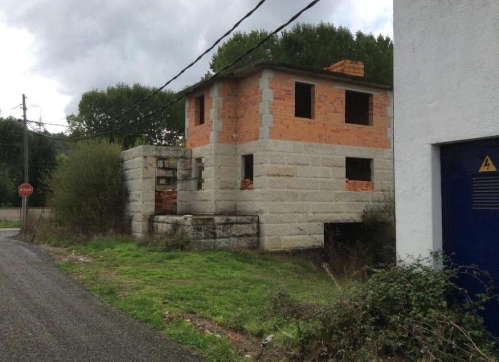 Vista exterior de Casa adosada en venda en Verín amb Jardí privat