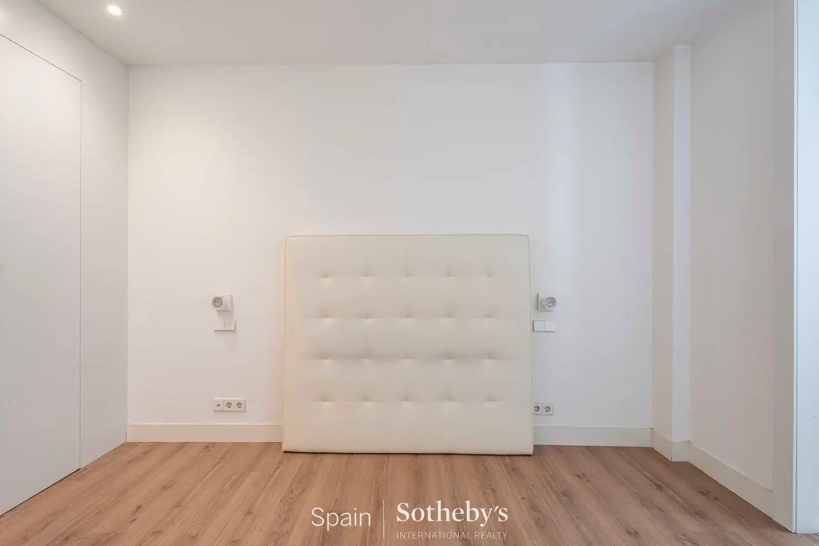 Bedroom of Attic for sale in Madrid  with Air Conditioner, Heating and Terrace