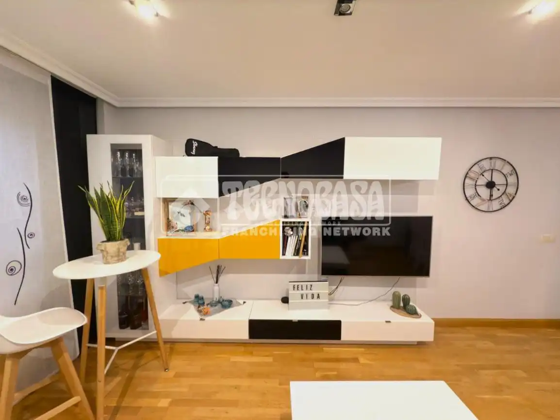 Wohnzimmer von Wohnung zum Verkauf in Cuenca mit Klimaanlage und Parkett