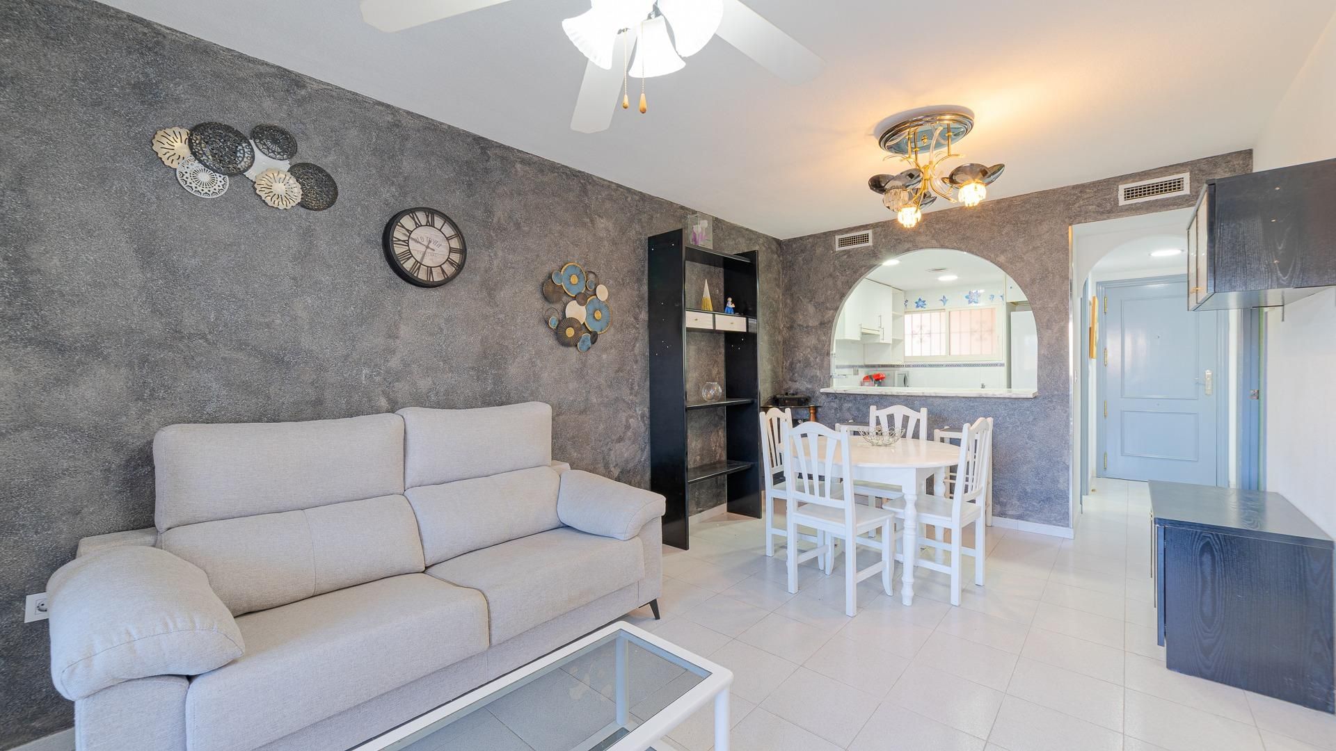Sala d'estar de Apartament en venda en Torrevieja amb Terrassa, Balcó i Piscina comunitària