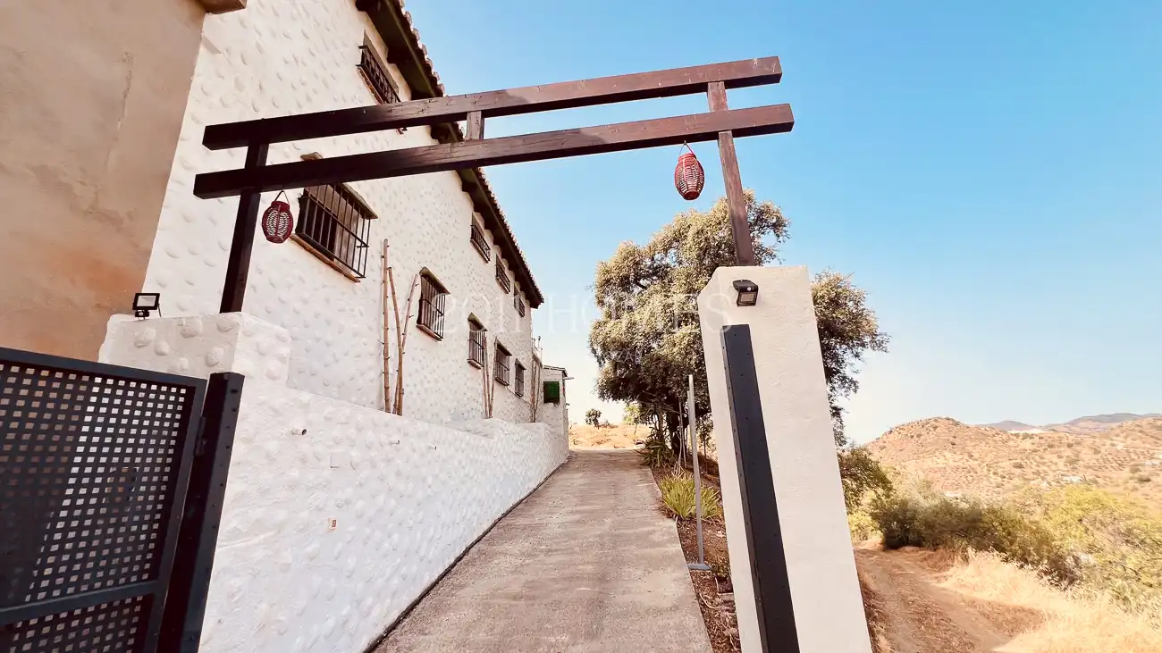 Vista exterior de Finca rústica en venda en Almogía amb Jardí privat, Terrassa i Piscina