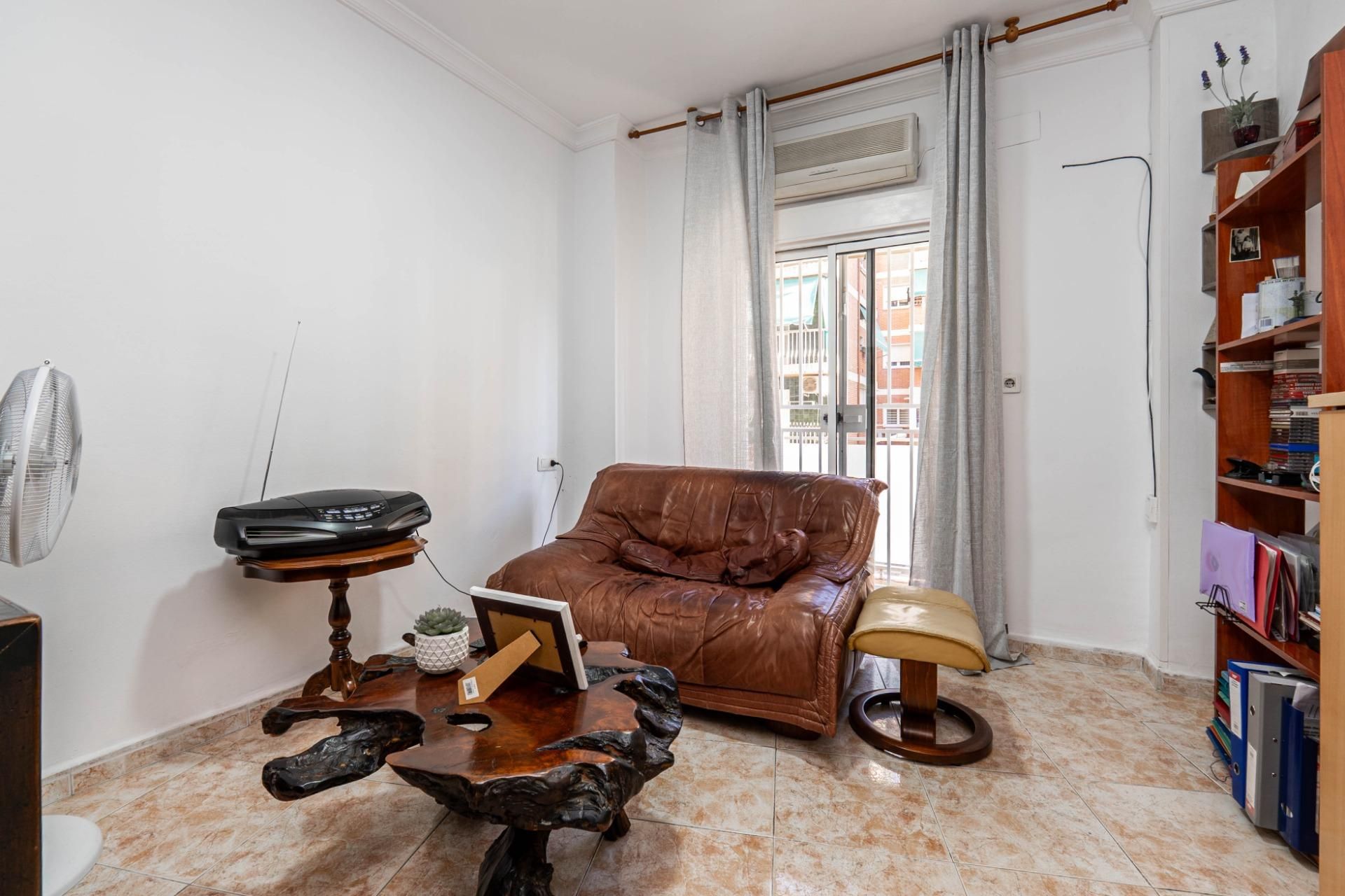 Sala d'estar de Pis en venda en  Granada Capital amb Balcó