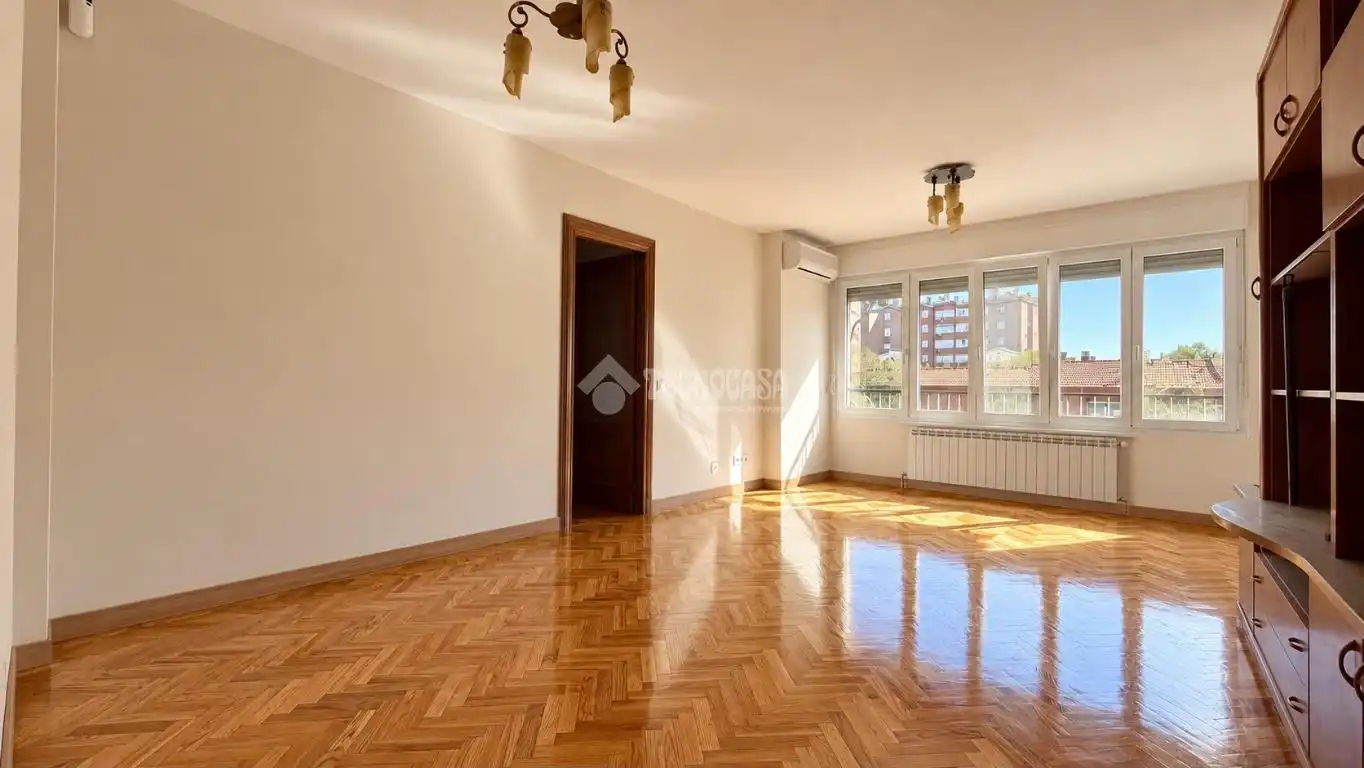 Piso con ascensor en venta en Moratalaz