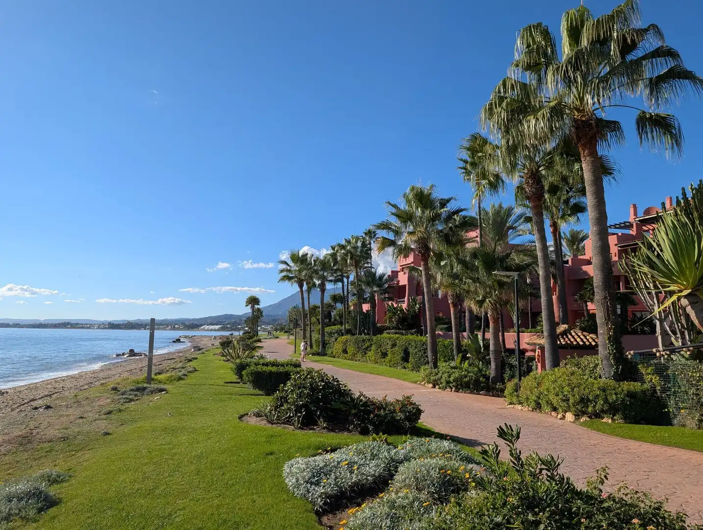 Vista exterior de Ático en venta en Estepona con Aire acondicionado, Calefacción y Terraza