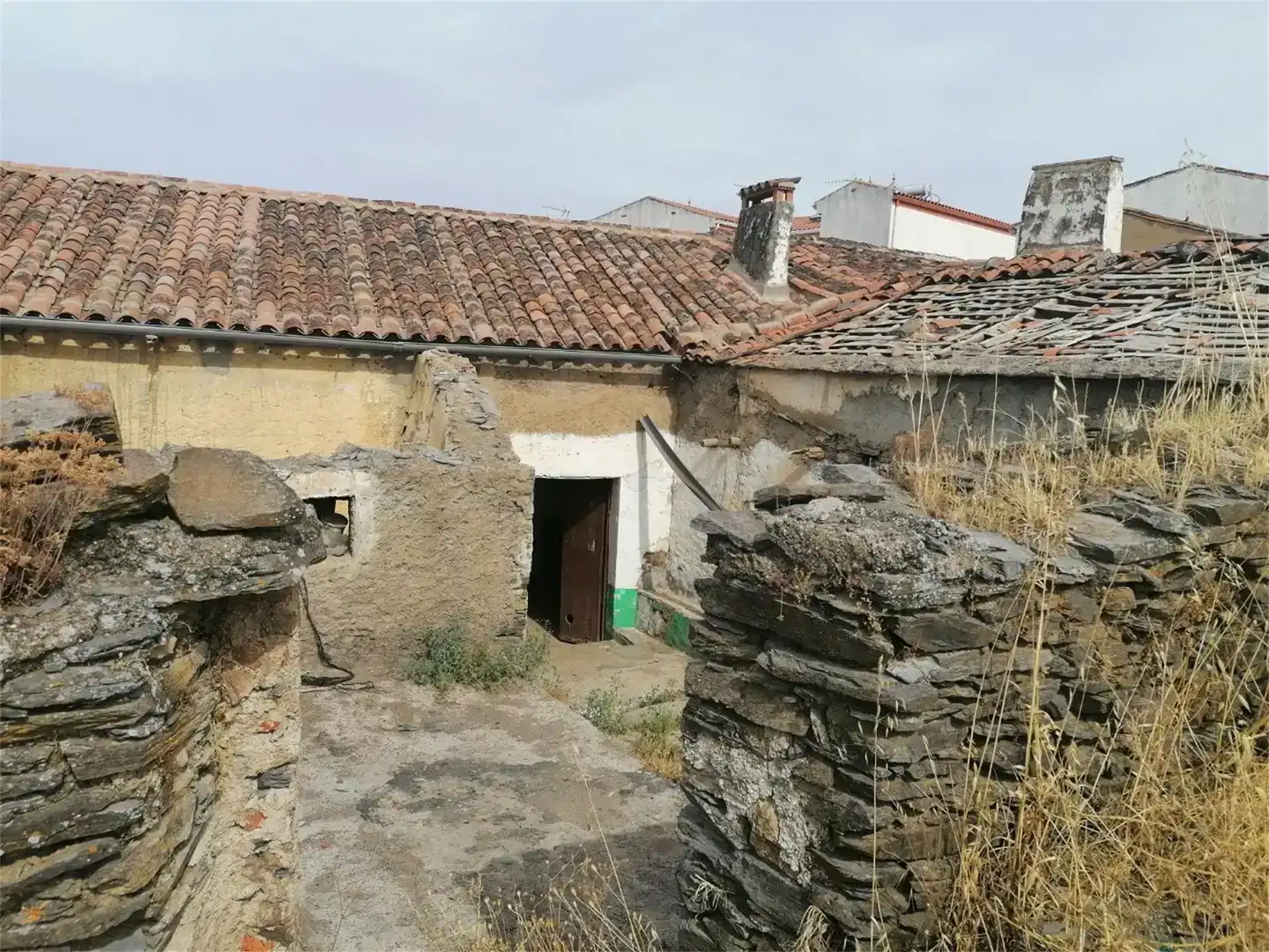 Vista exterior de Planta baixa en venda en Arroyomolinos de León amb Jardí privat