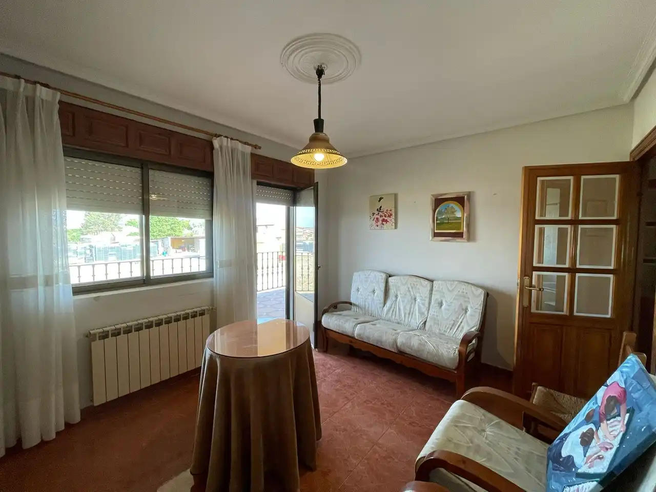 Sala d'estar de Pis en venda en Valoria la Buena amb Calefacció, Terrassa i Moblat