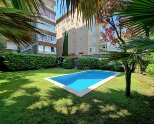 Swimming pool of Flat to rent in  Barcelona Capital  with Air Conditioner, Private garden and Parquet flooring