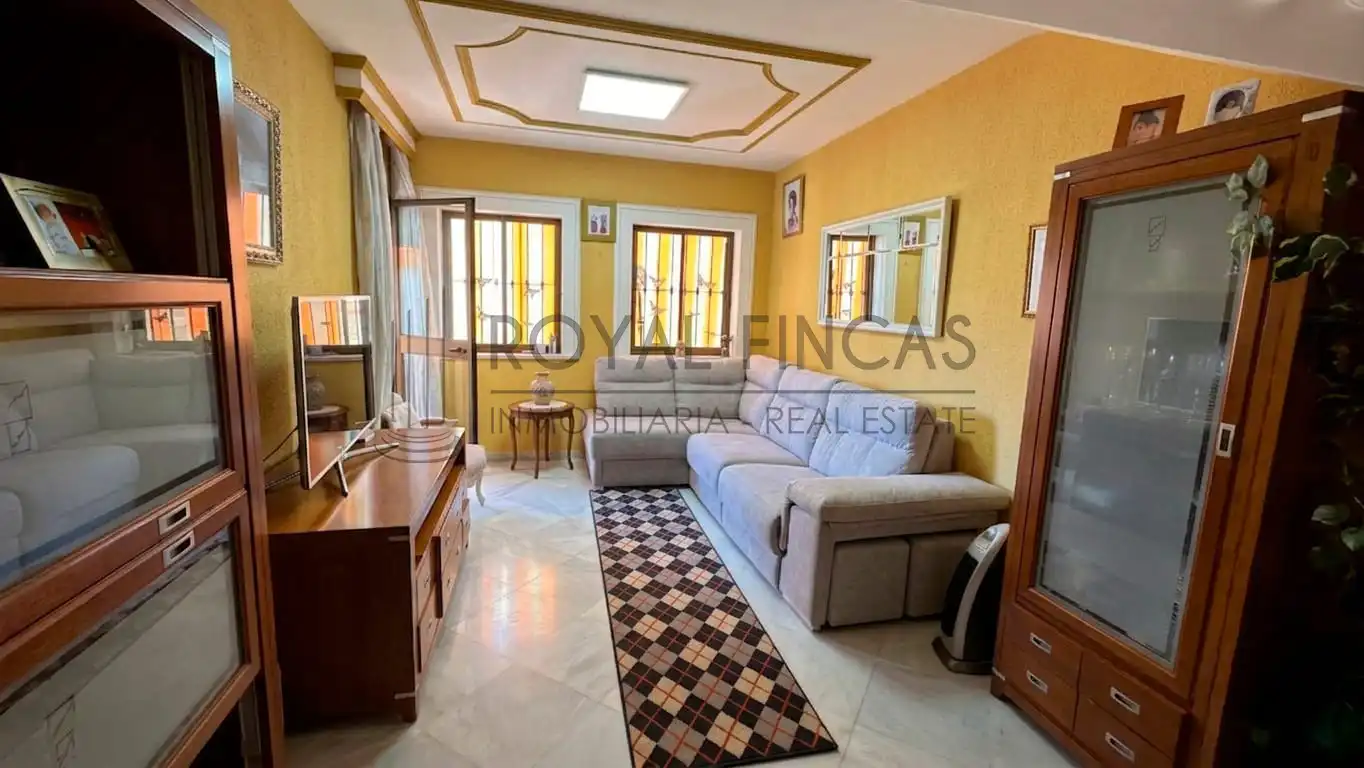 Sala de estar de Dúplex en venta en Mijas con Aire acondicionado, Terraza y Amueblado