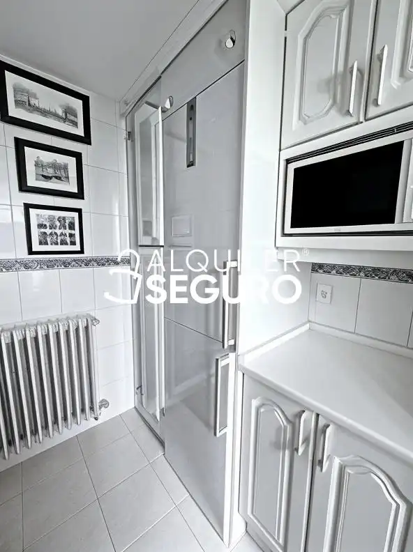 Bathroom of Houses for rent in Madrid  with Heating, Terrace and Storage room