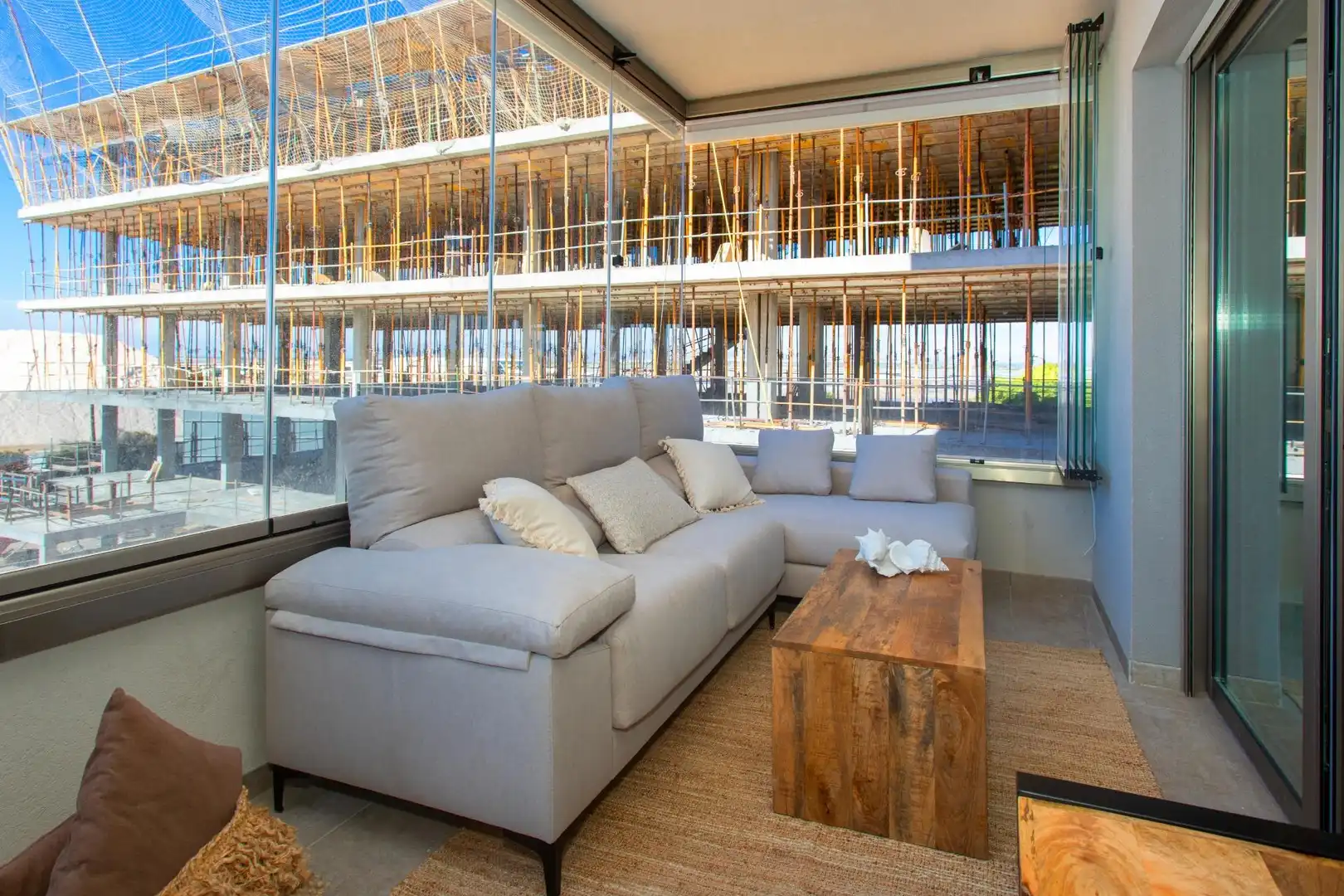 Sala d'estar de Àtic en venda en Santa Pola amb Jardí privat, Terrassa i Piscina comunitària