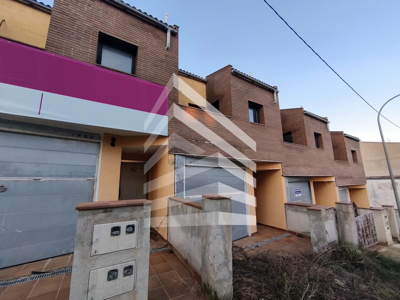 Vista exterior de Casa adosada en venda en Cardona amb Jardí privat, Terrassa i Balcó
