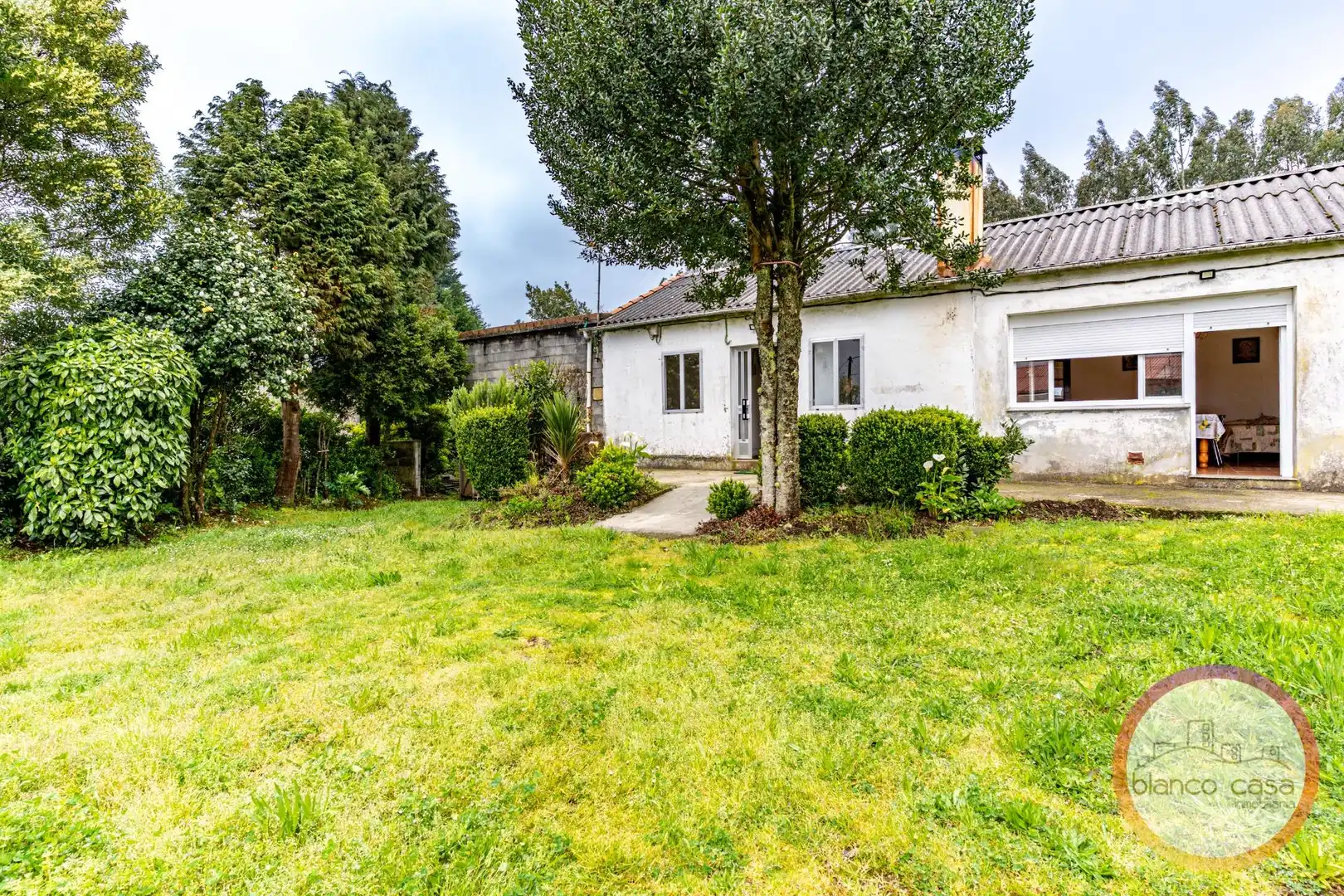 Jardín de Casa o chalet en venta en Santa Comba con Trastero