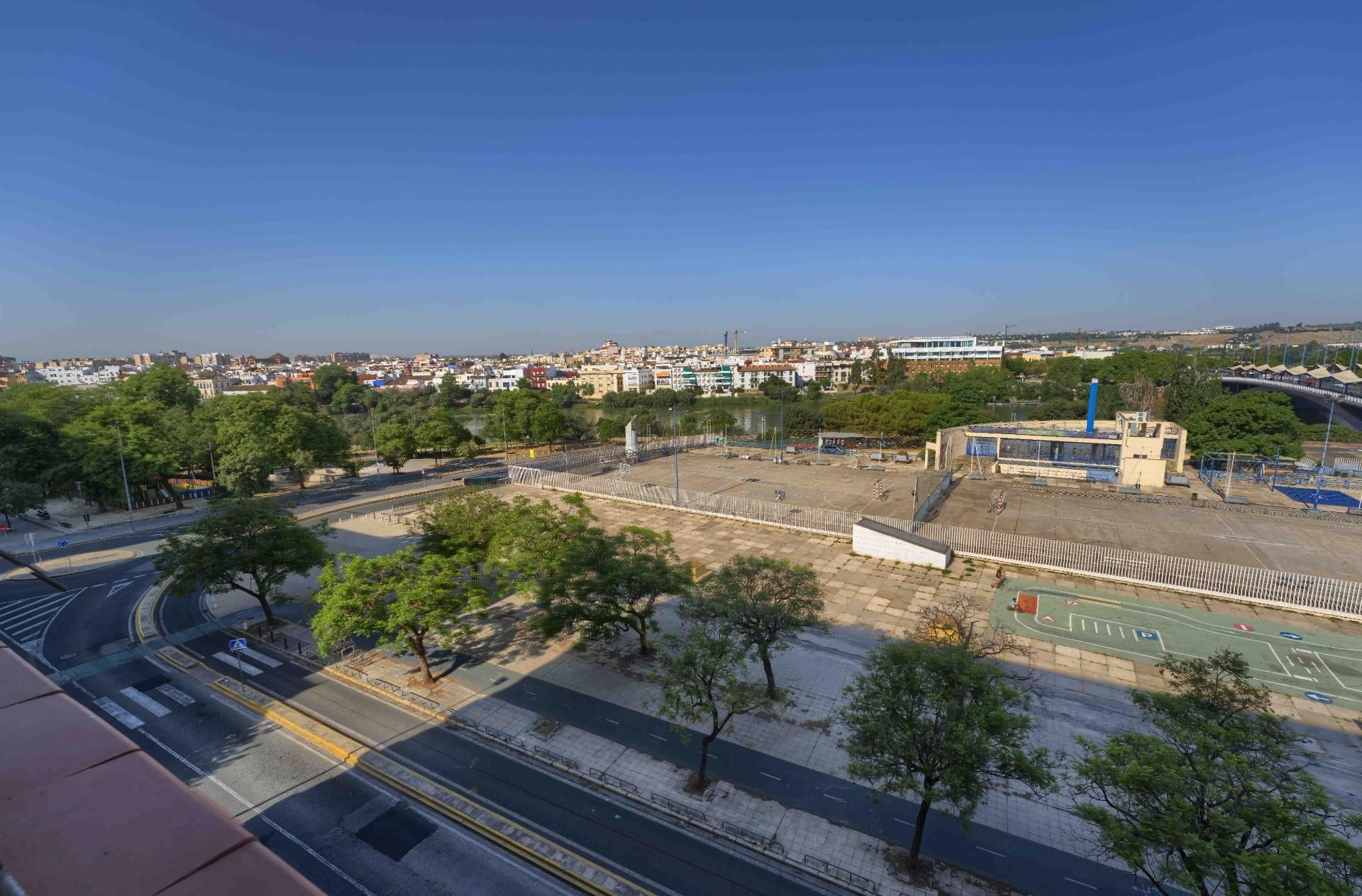 Vista exterior de Pis en venda en  Sevilla Capital amb Aire condicionat, Traster i Balcó