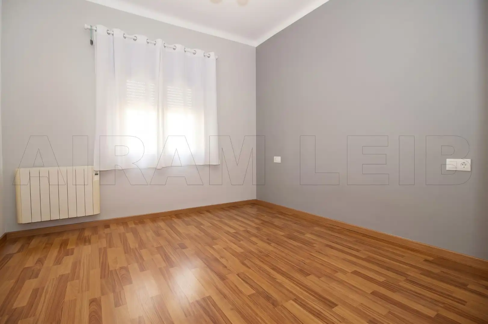 Bedroom of Flat for sale in Gran Via de Colom