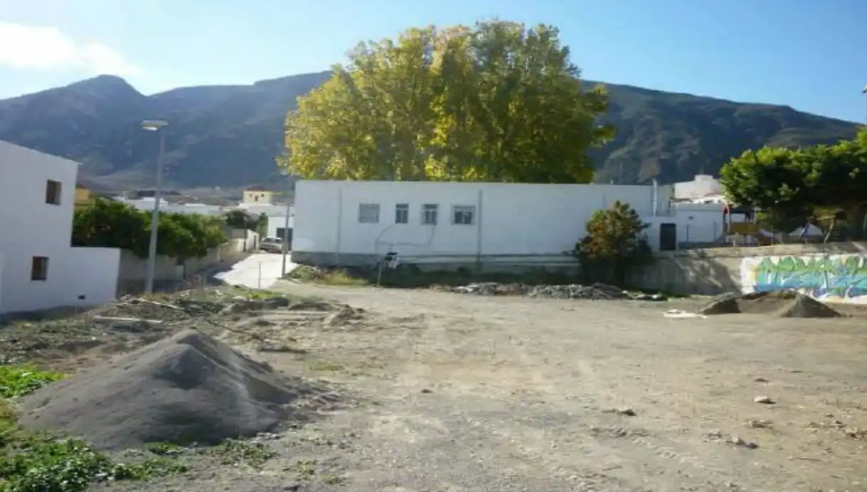 Lands and plots for sale in Almazara