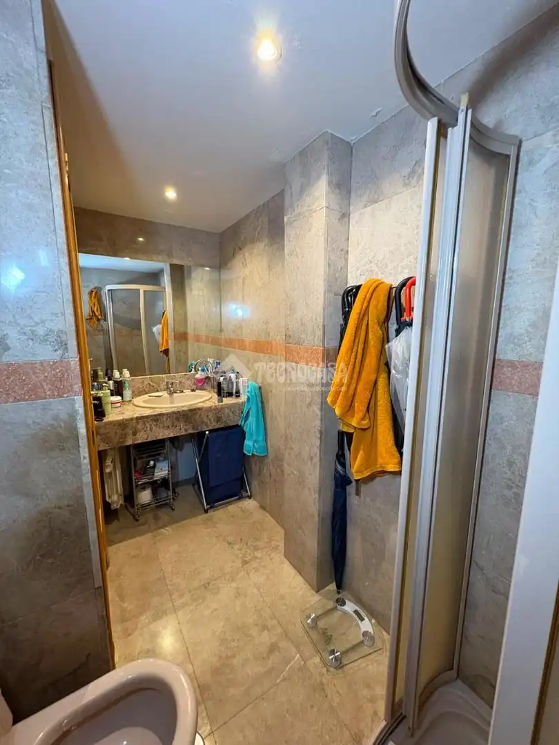 Badezimmer von Wohnung zum Verkauf in Madrid mit Klimaanlage, Heizung und Abstellraum