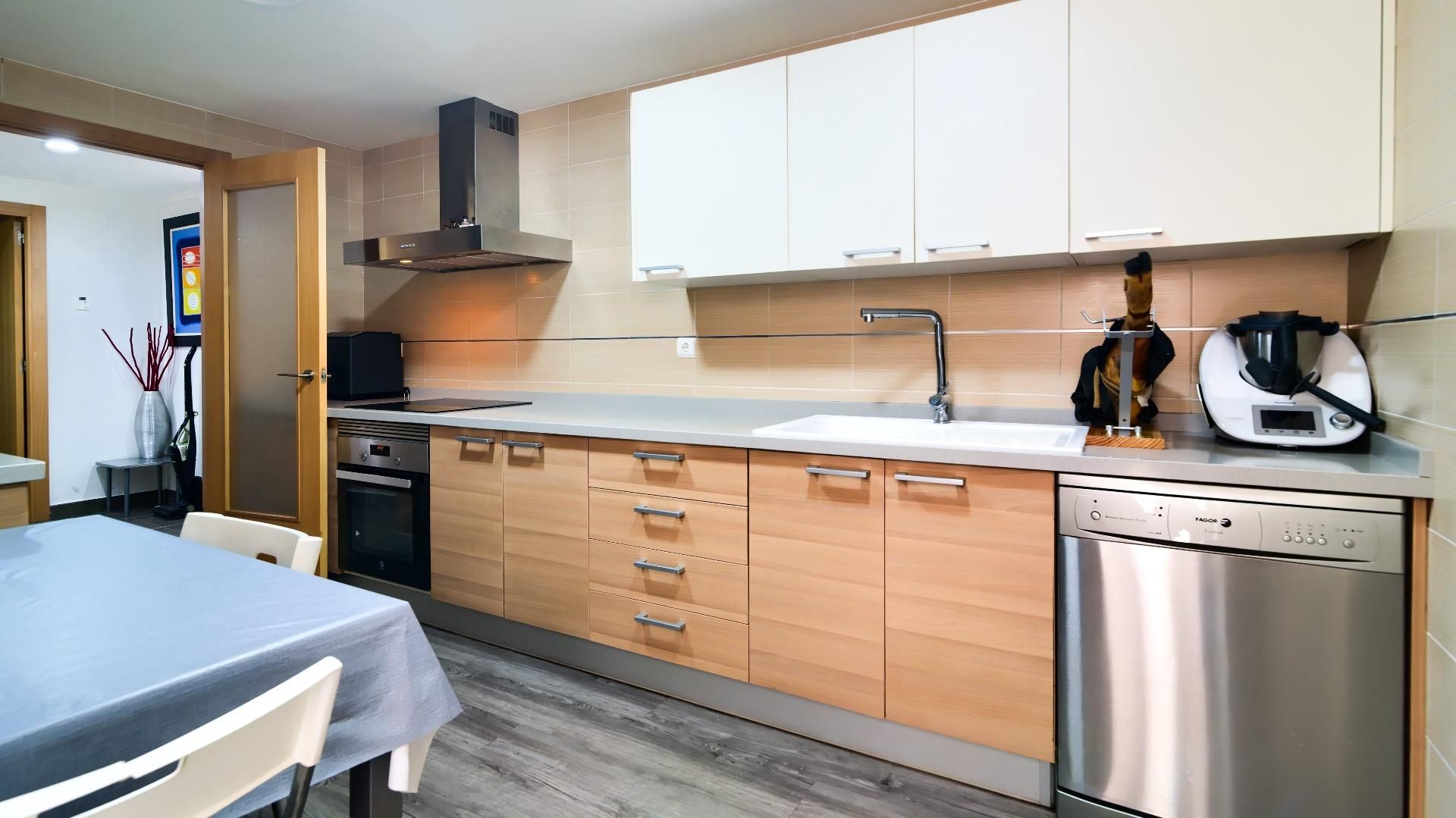 Kitchen of Flat for sale in  Valencia Capital  with Heating and Parquet flooring