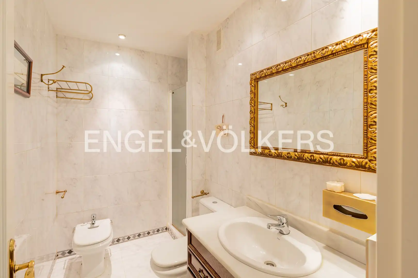 Badezimmer von Wohnung zum Verkauf in Madrid mit Heizung und Terrasse