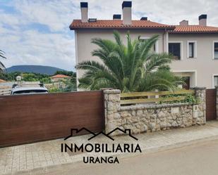 Vista exterior de Casa o xalet en venda en Arnuero amb Terrassa i Piscina