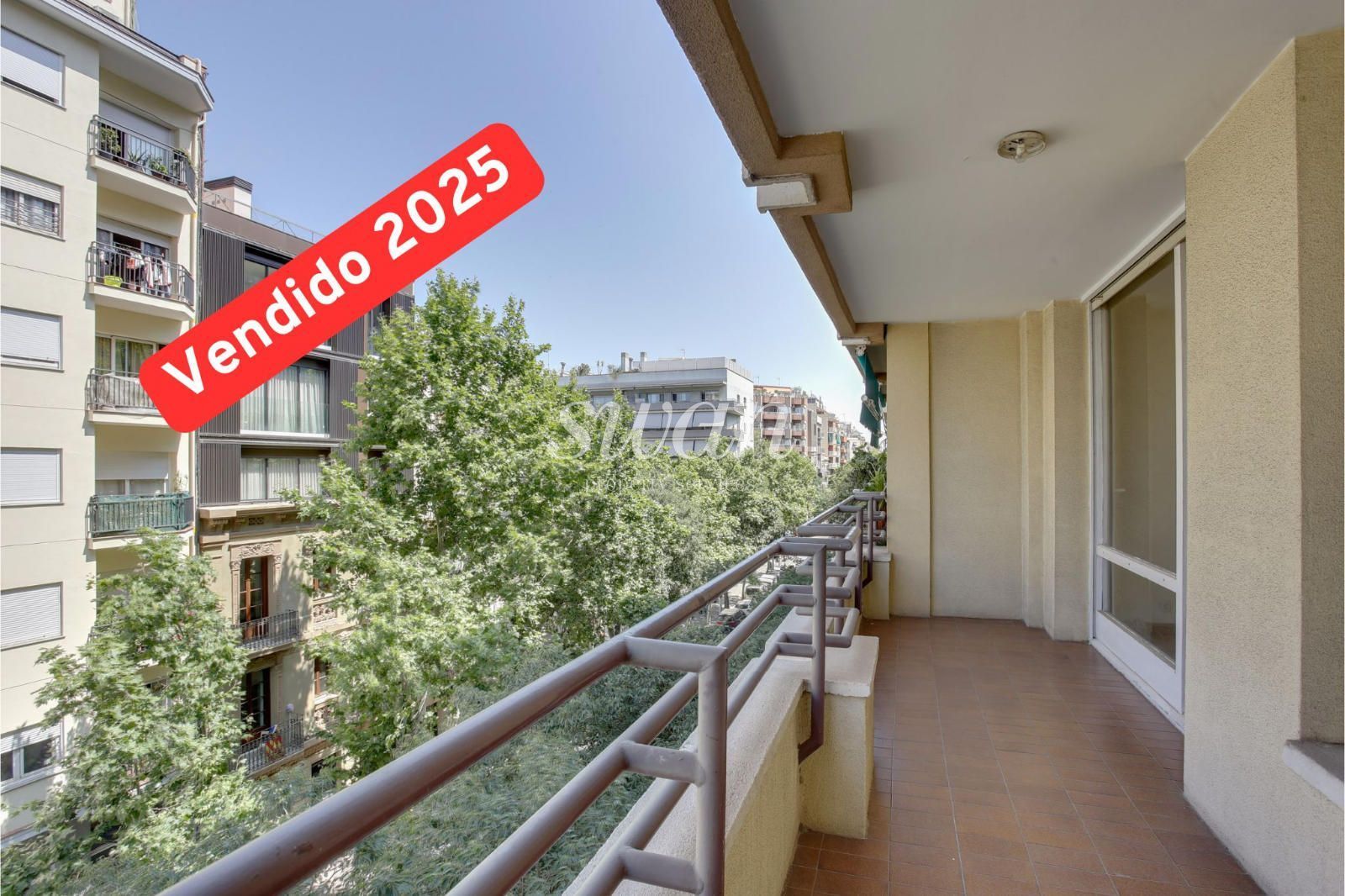 Vista exterior de Pis en venda en  Barcelona Capital amb Calefacció i Terrassa