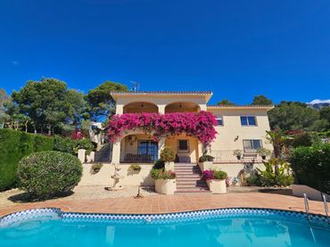 Chalet con balcón en venta en Altea la Vella