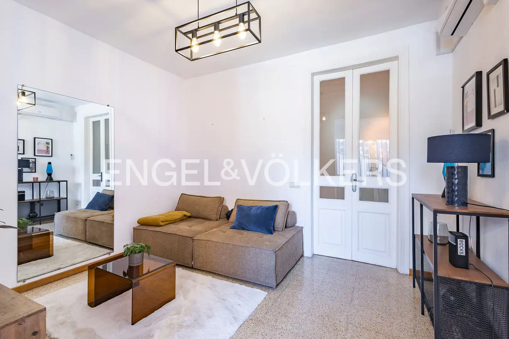 Wohnzimmer von Wohnung zum Verkauf in Barcelona mit Klimaanlage, Heizung und Terrasse