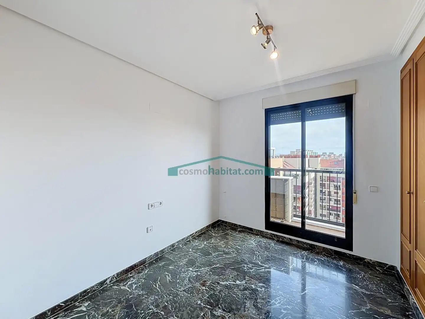 Schlafzimmer von Wohnung zur Miete in Valencia mit Klimaanlage und Terrasse