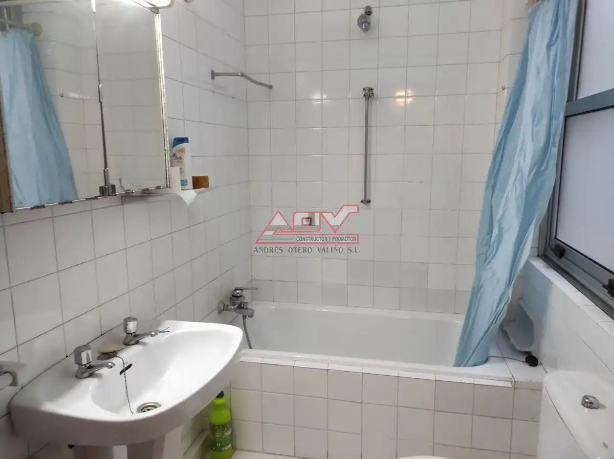 Baño de Piso de alquiler en Ferrol con Aire acondicionado, Amueblado y Balcón