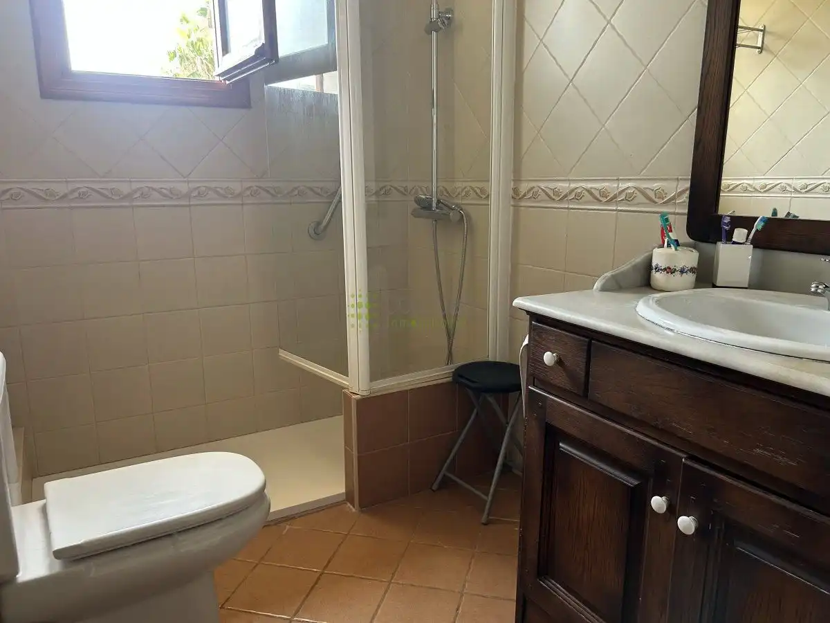Bany de Casa o xalet en venda en Benicasim / Benicàssim amb Terrassa i Piscina