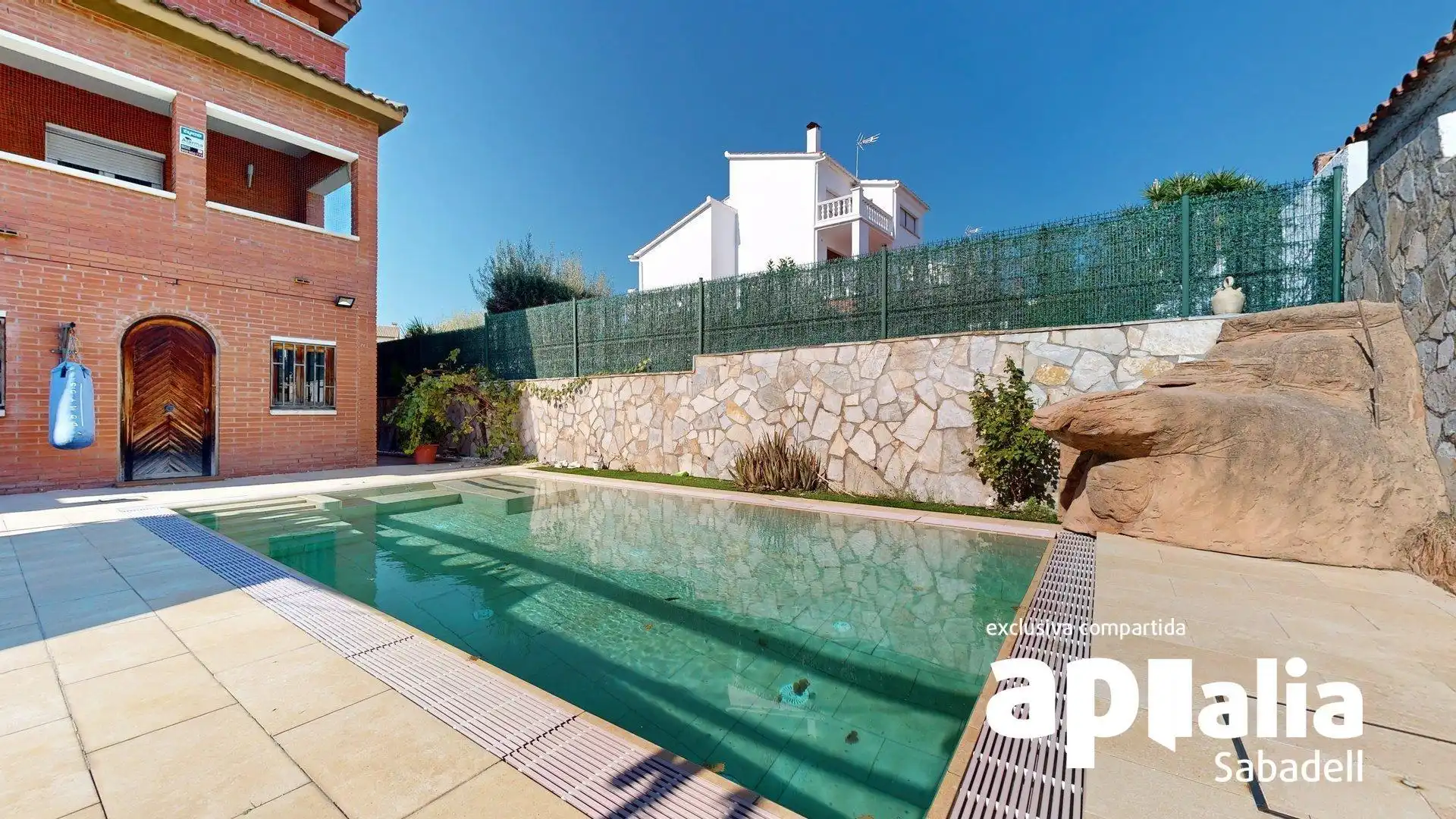 Piscina de Casa o chalet en venta en Barberà del Vallès con Calefacción, Terraza y Balcón